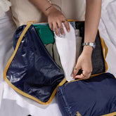 cubo-embalagem-organizador-viagem-shimmer-blue-large-cabinzero-lifestyle-azul-marinho