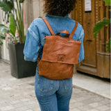 leather-backpack-biba-boston-bt9-lifestyle-camel