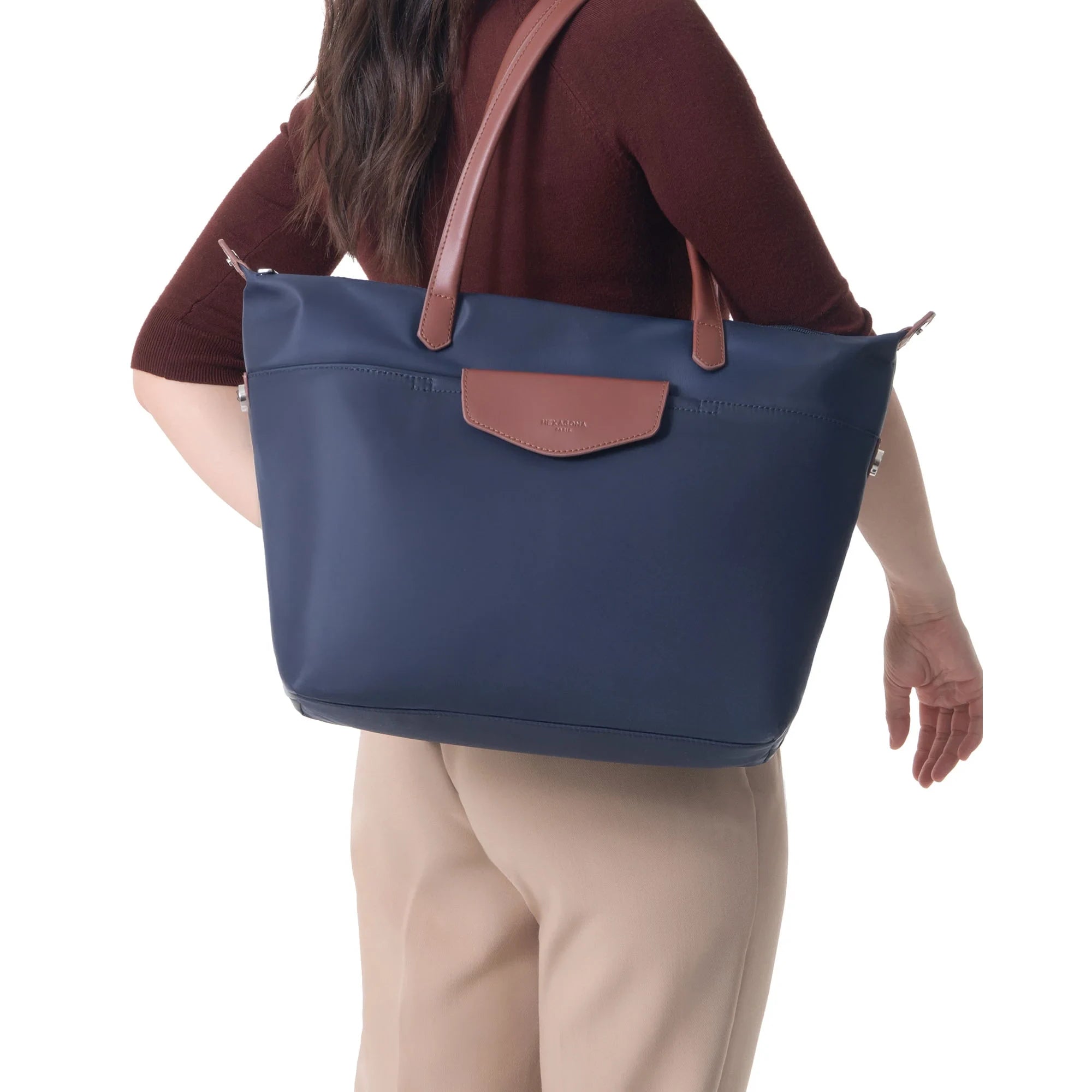 176572-2100-shoulder-bag-nylon-hexagona-navy-lifestyle