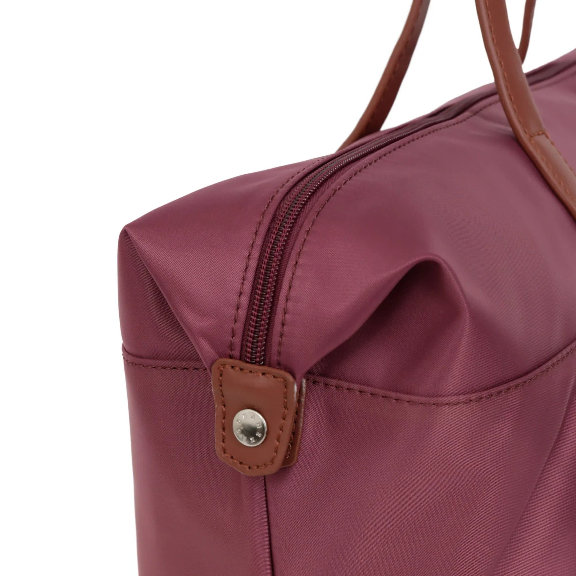 176582-6300-travel-duffle-hexagona-plum-detail