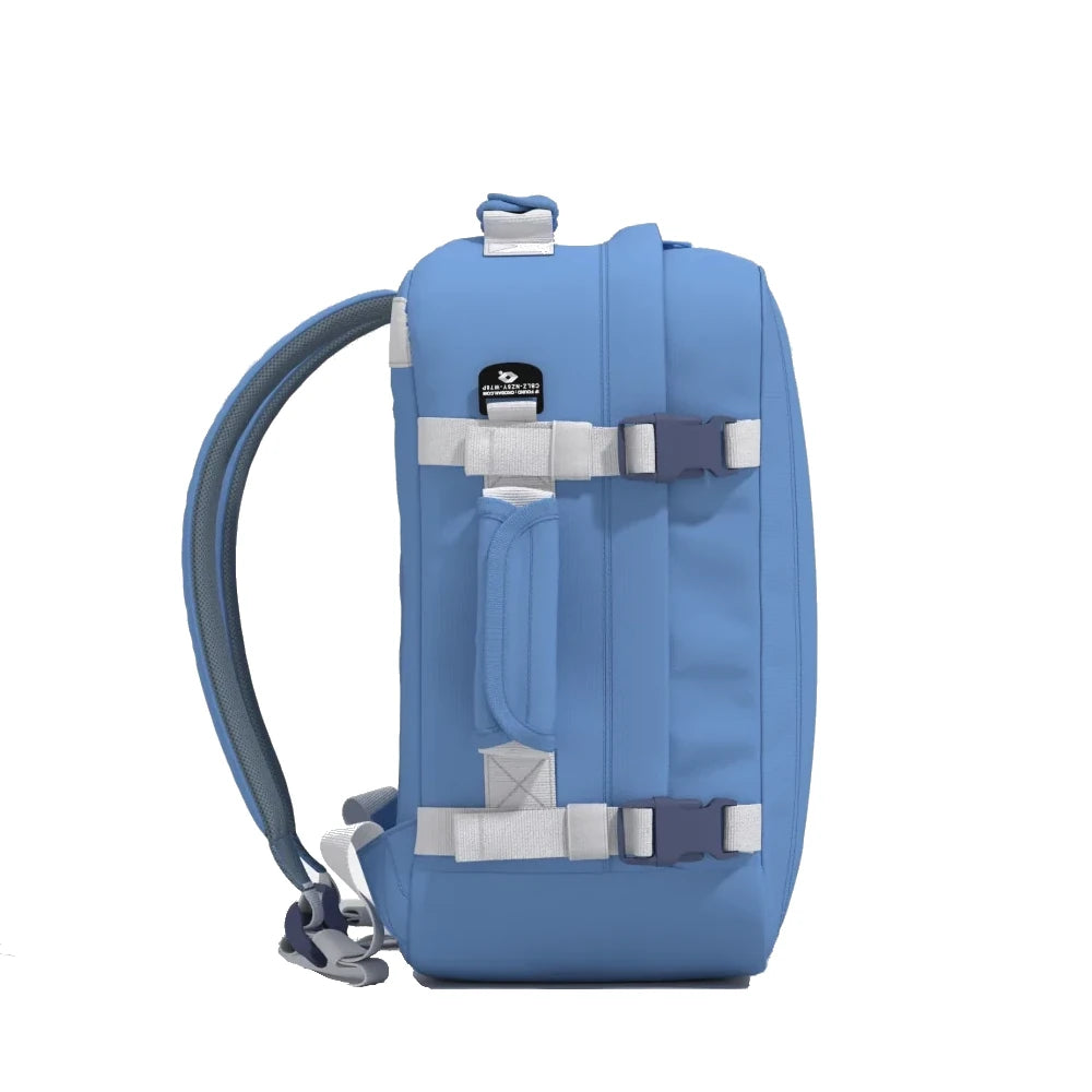 Mochila-Classic-28L-lado-infinity-blue-Cabin-Zero-azul-ceu