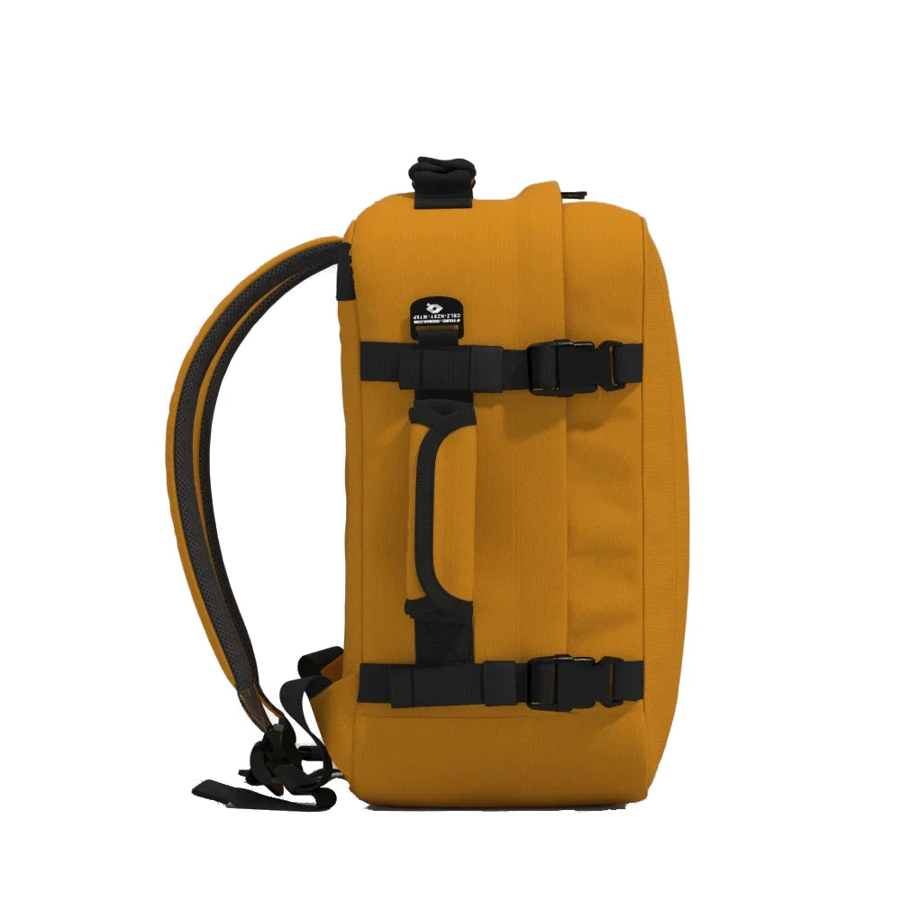 Mochila-Classic-28L-lado-orange-chill-Cabin-Zero-ocre