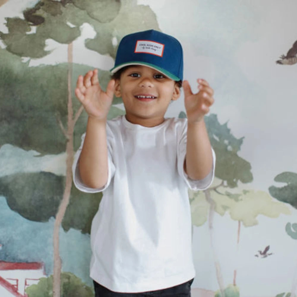 bone-infantil-hello-hossy-mini-night-frente-lifestyle