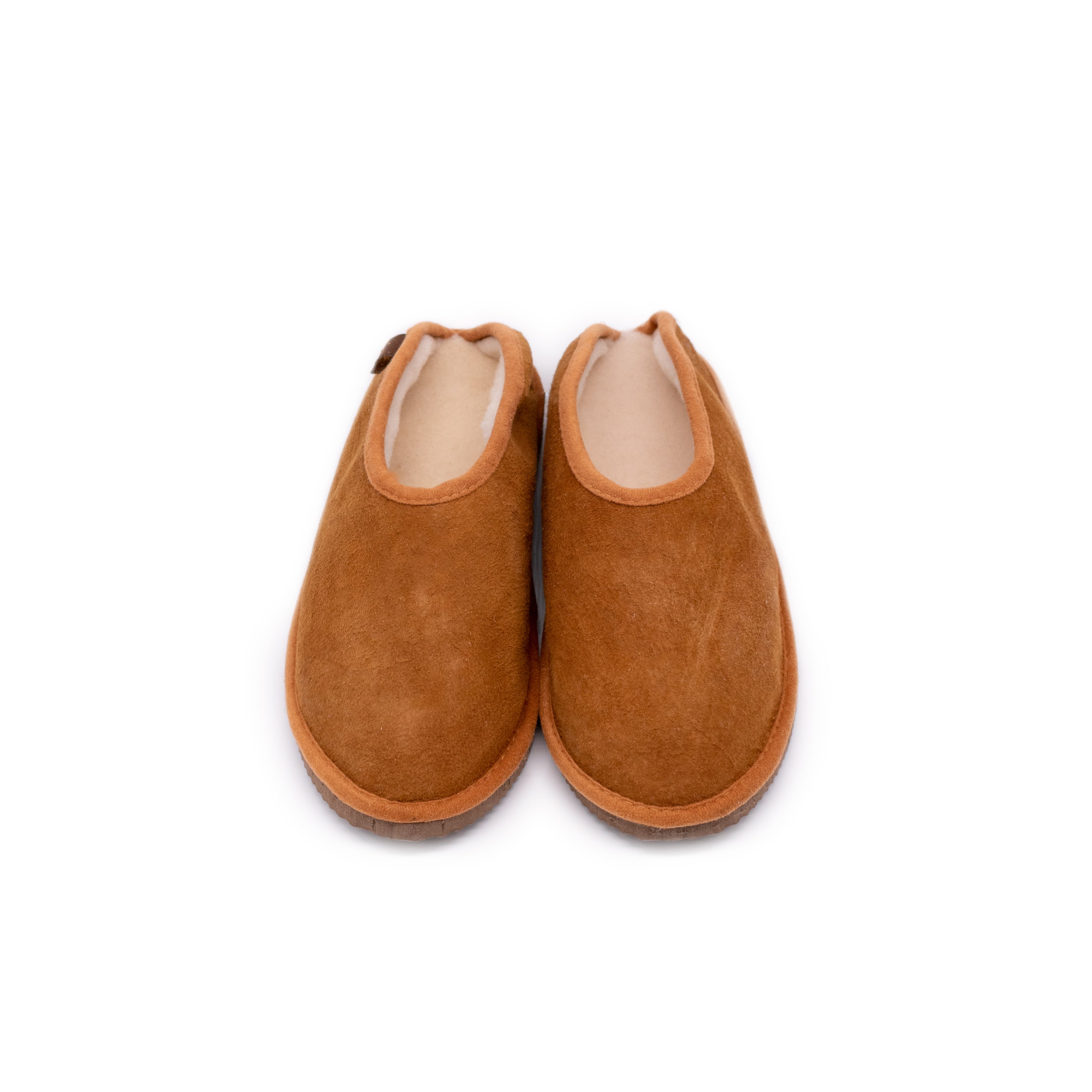 chinelo-pele-borrego-camel-frente