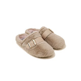 chinelo-pelo-senhora-bege-kela52-macarenas-lado
