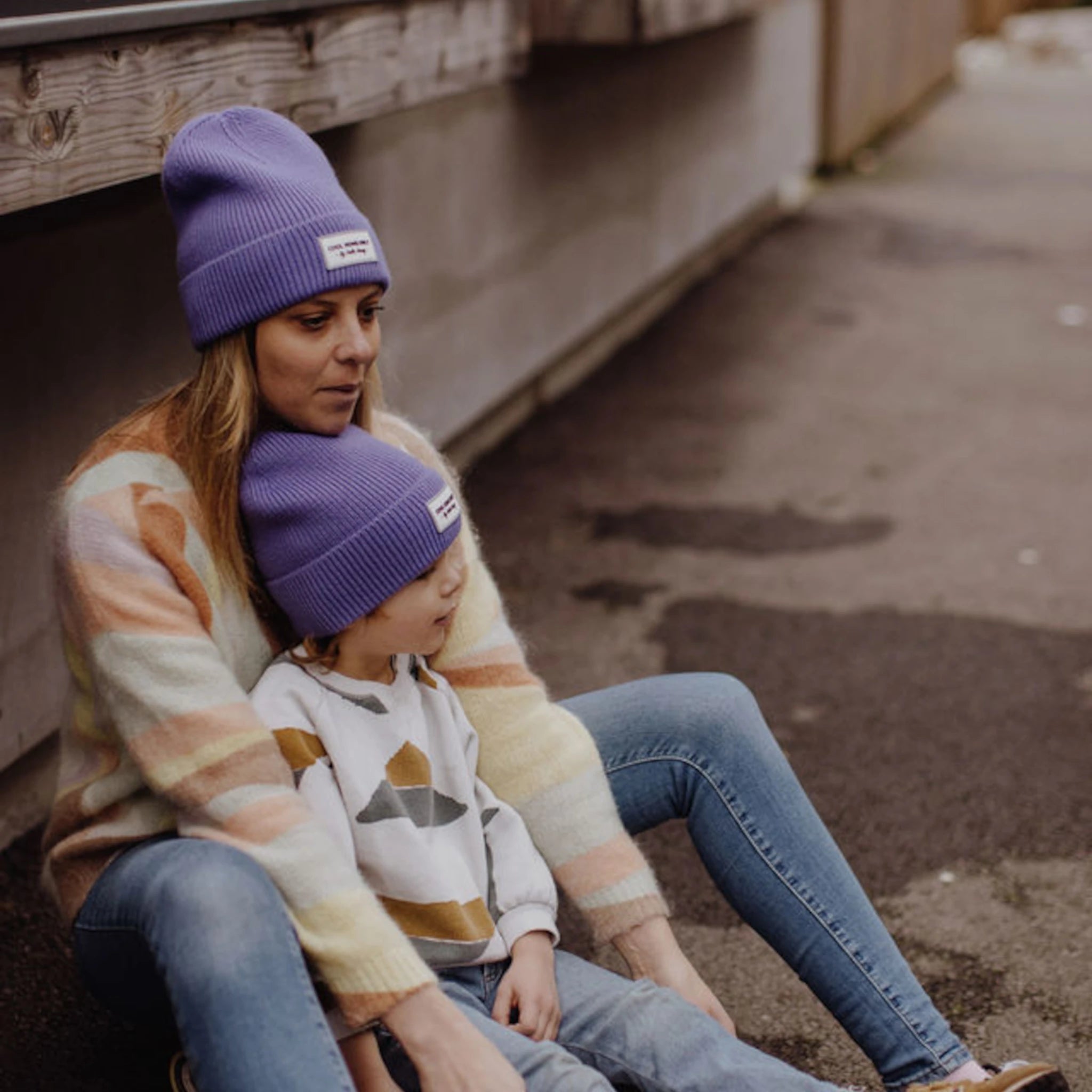 gorro-pop-hello-hossy-roxo-lifestyle