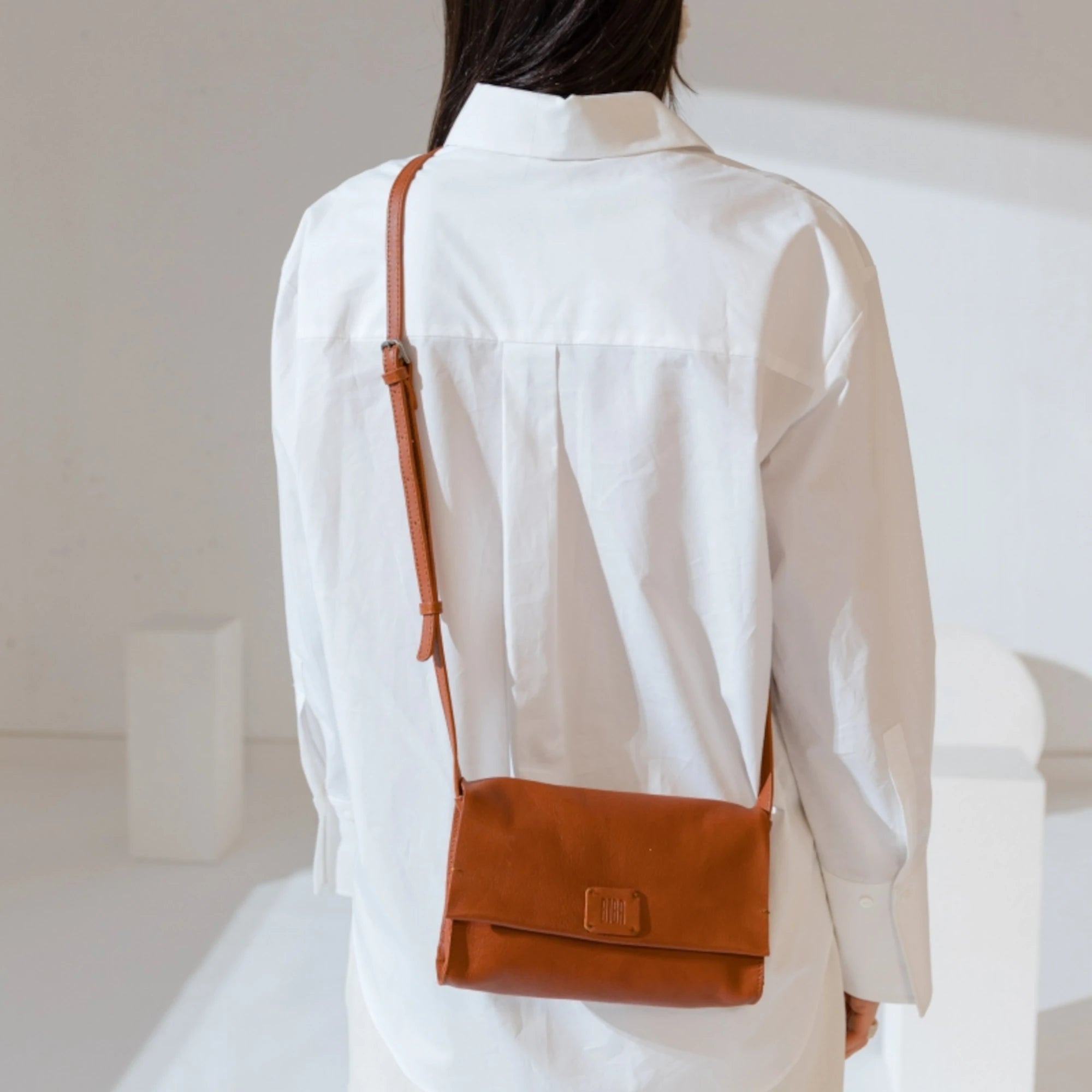 leather-cross-bag-biba-chester-tb-cet3l-cuero-lifestyle