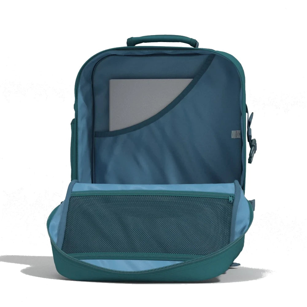 mochila-classic-44L-aruba-blue-CabinZero-interior-azul-petroleo