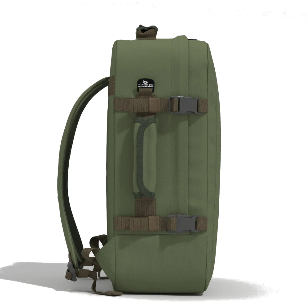 mochila-classic-44L-georgian-kaki-CabinZero-lado-verde-oliva