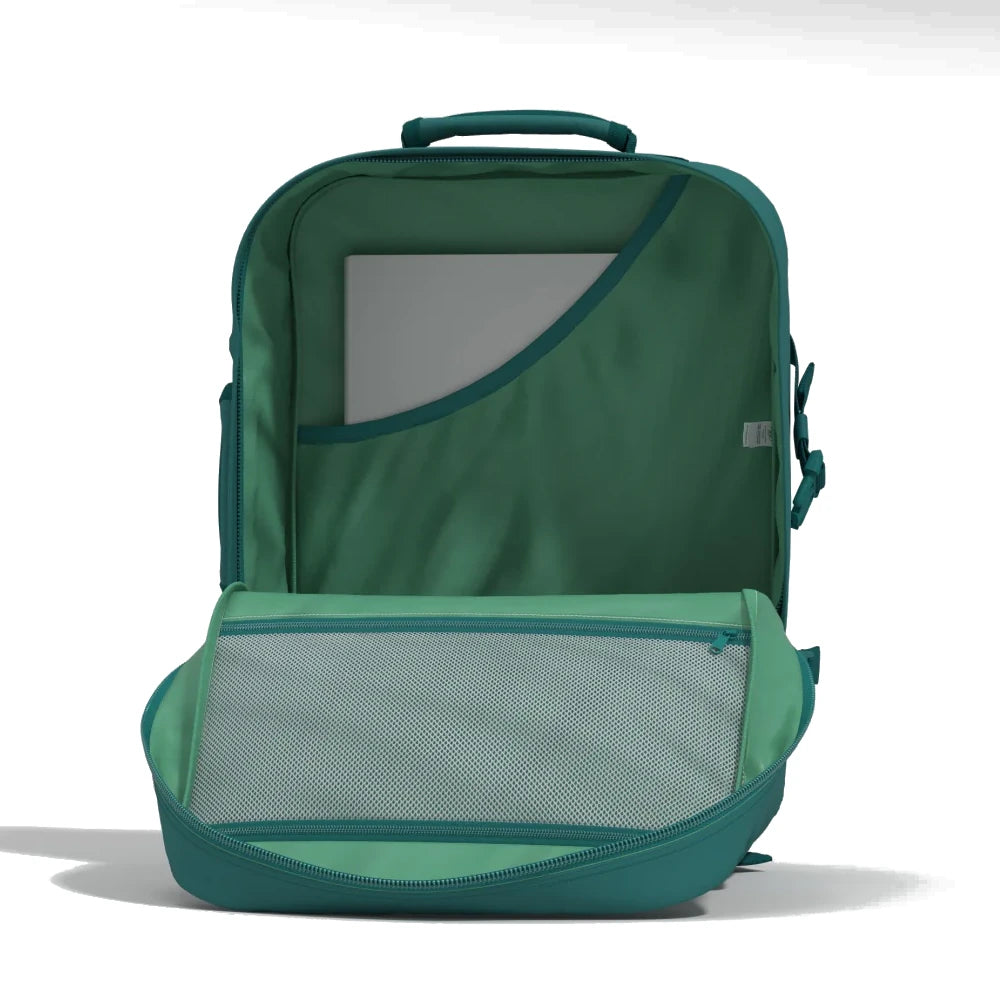 mochila-classic-44L-meadow-green-CabinZero-interior-verde-prado