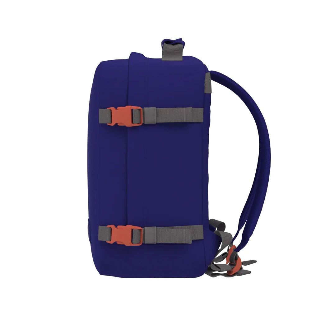 mochila-classic-44L-neptune-blue-CabinZero-lado2-roxo