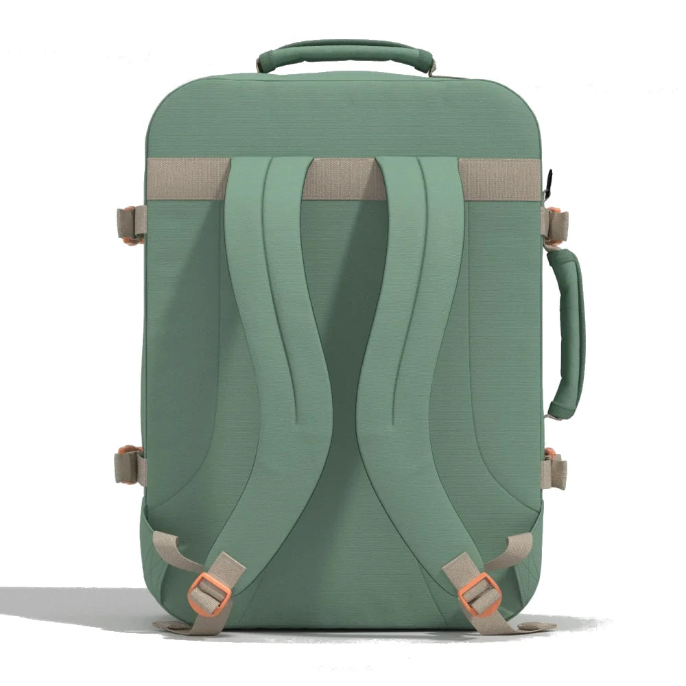mochila-classic-44L-sage-forest-CabinZero-costas-verde-agua