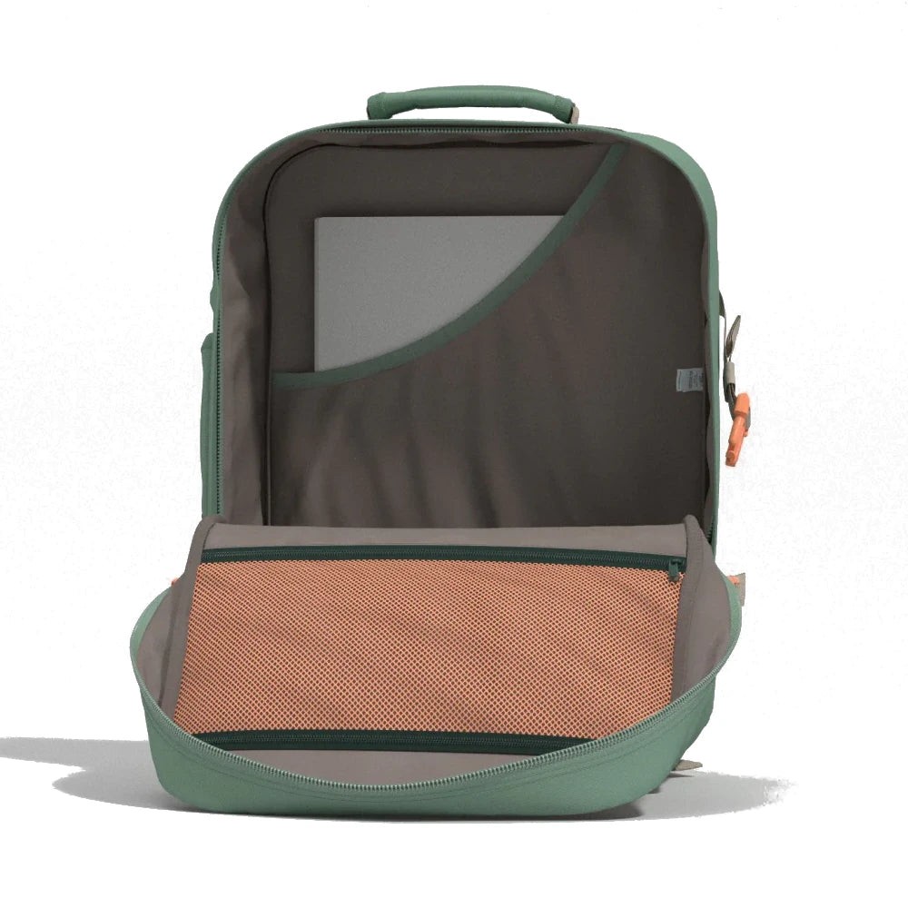 mochila-classic-44L-sage-forest-CabinZero-interior-verde-agua