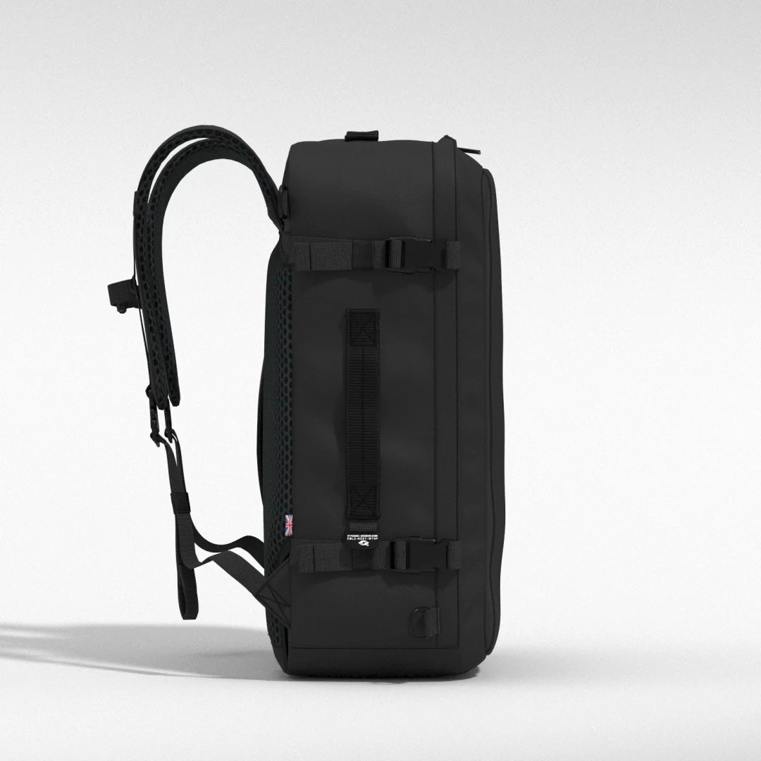 mochila-classic-plus-42l-absolut-black-cabinzero-lado-preto