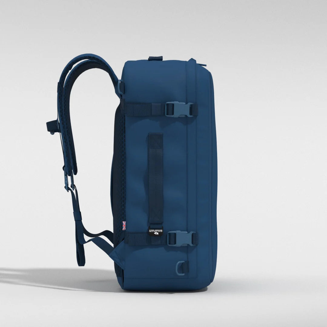 mochila-classic-plus-42l-jodphur-blue-cabinzero-lado-azul-real