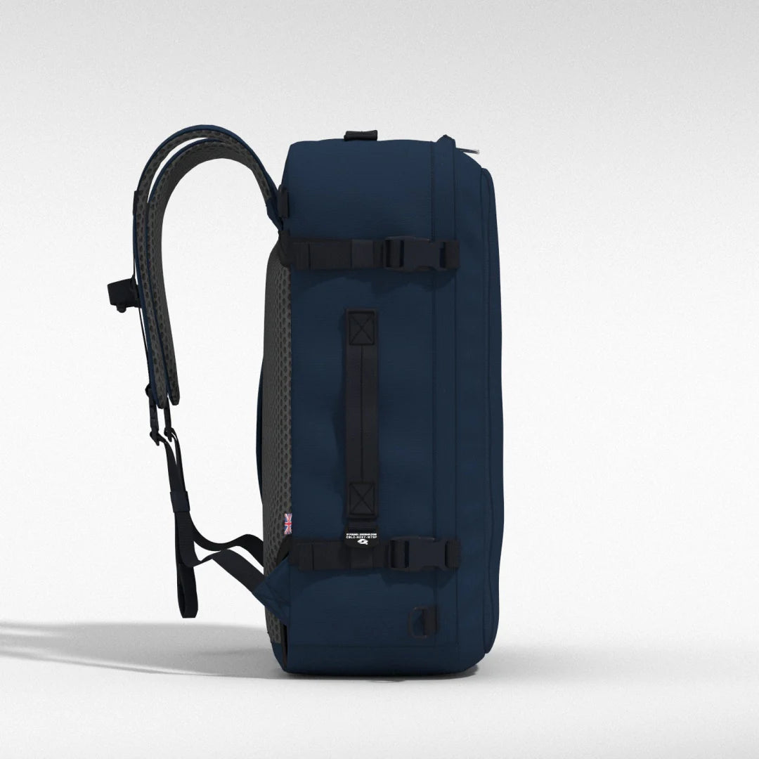 mochila-classic-plus-42l-navy-cabinzero-lado-azul-marinho