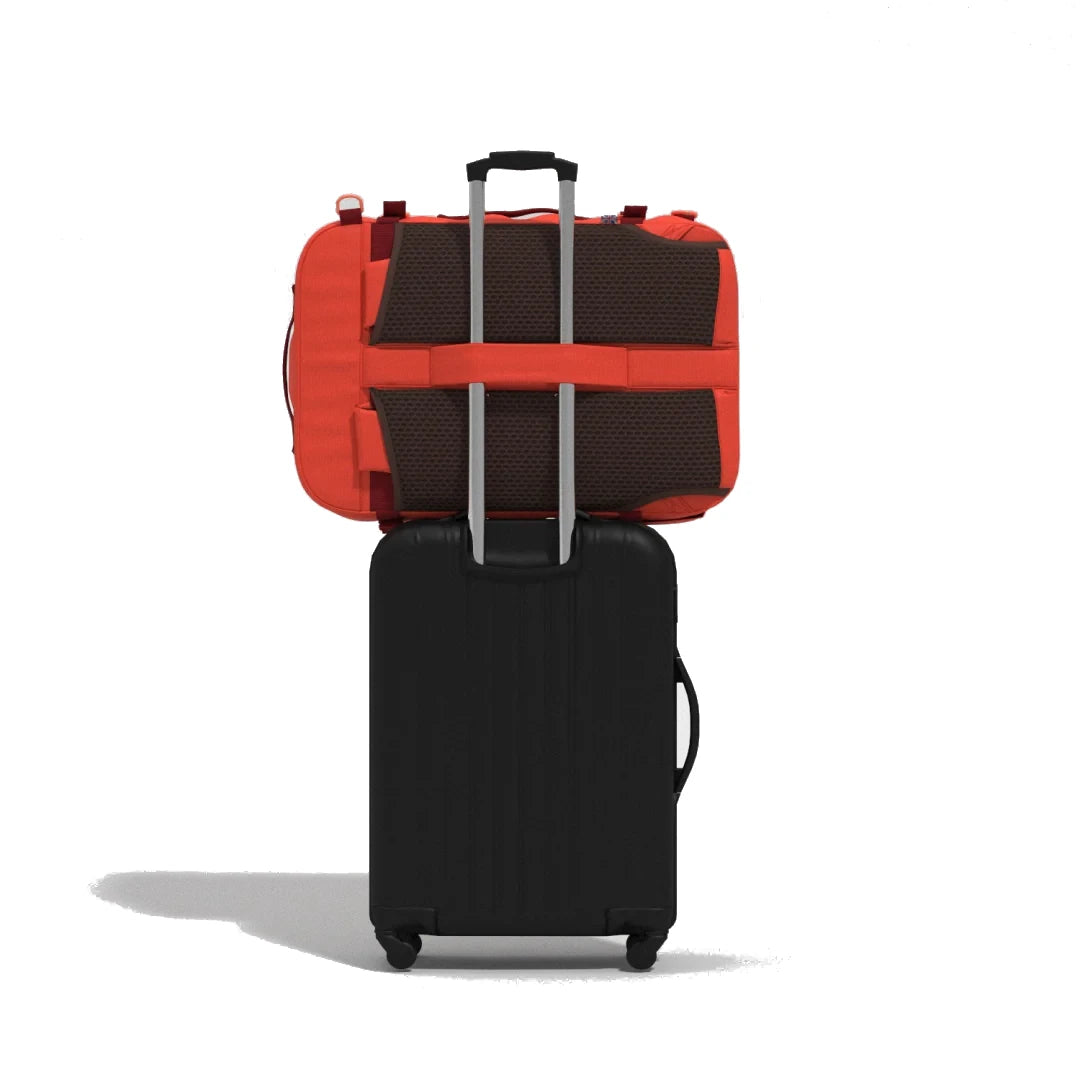 mochila-classic-plus-42l-tomato-festival-cabinzero-encaixe-trolley-vermelho