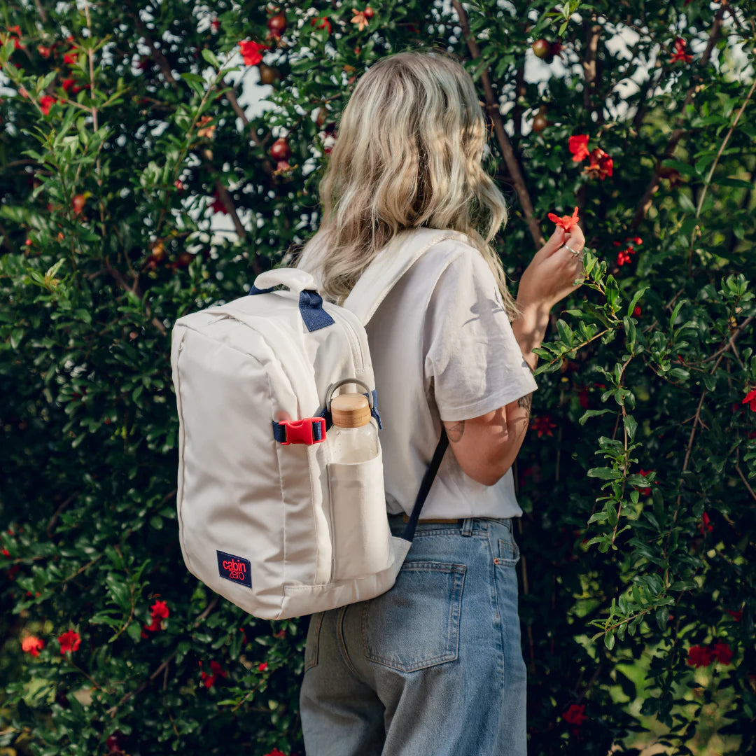 mochila-classic-tech-28l-cloud-nine-cabinzero-lifestyle-cru