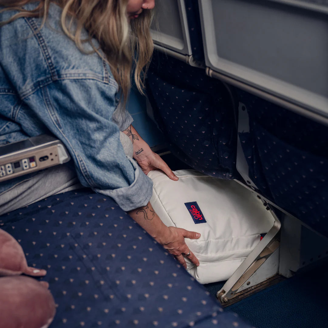 mochila-classic-tech-28l-cloud-nine-cabinzero-lifestyle3-cru