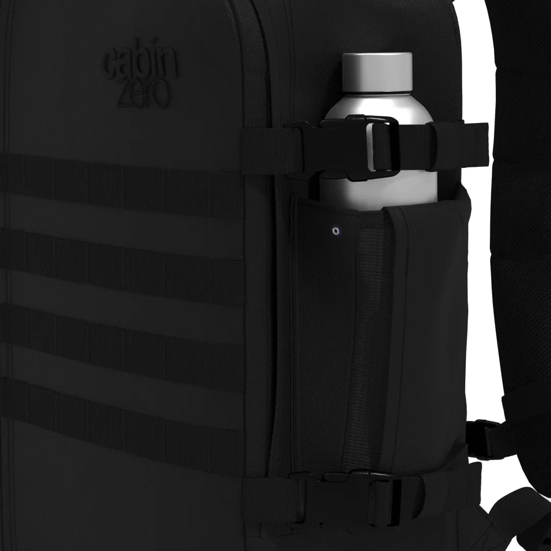 mochila-military-28l-absolute-black-cabinzero-bolsa-garrafa-preto