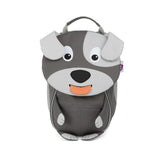 mochila criança pequena cão cinzento