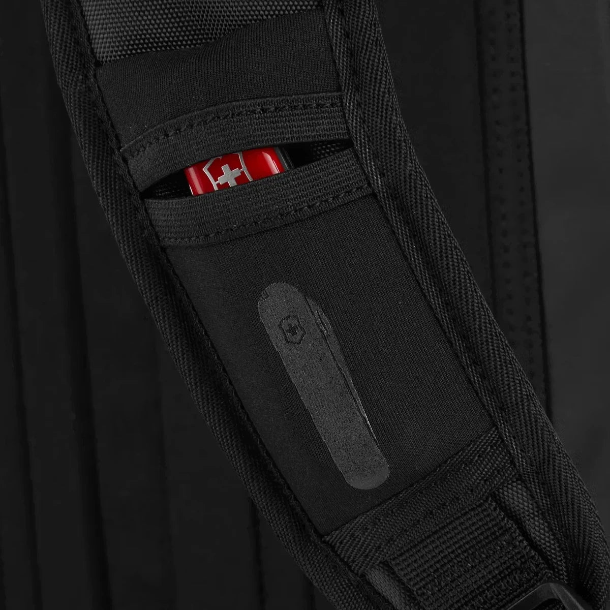 mochila-portatil-altmont-original-victorinox-preto-detalhe