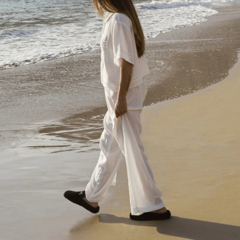 pantufa-pelo-cintia-preto-lifestyle