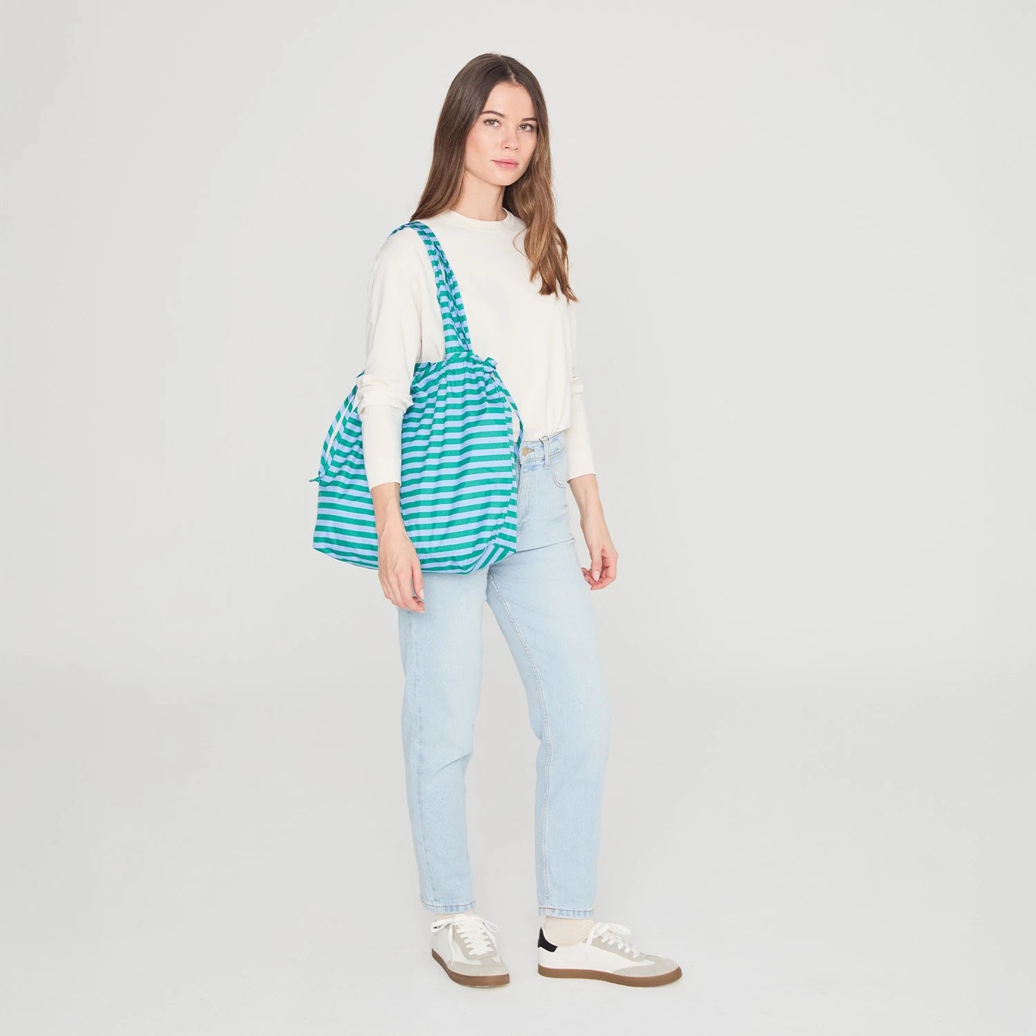 shopper-dobravel-impermeavel-bissetti-ver-azul-lifestyle